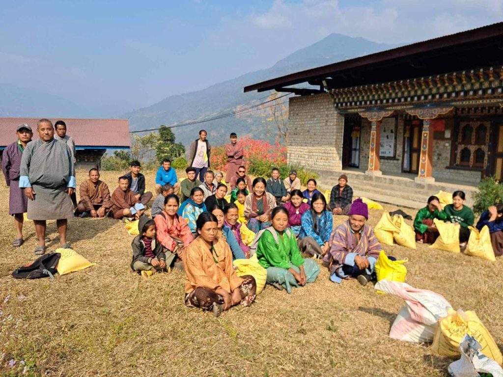 RSPN team and Extension Agriculture officers distributed hybrid seeds and seedlings to 135 households under Nimshong chiwog, Trongsa and Norbuling chiwog, Dagana districts.